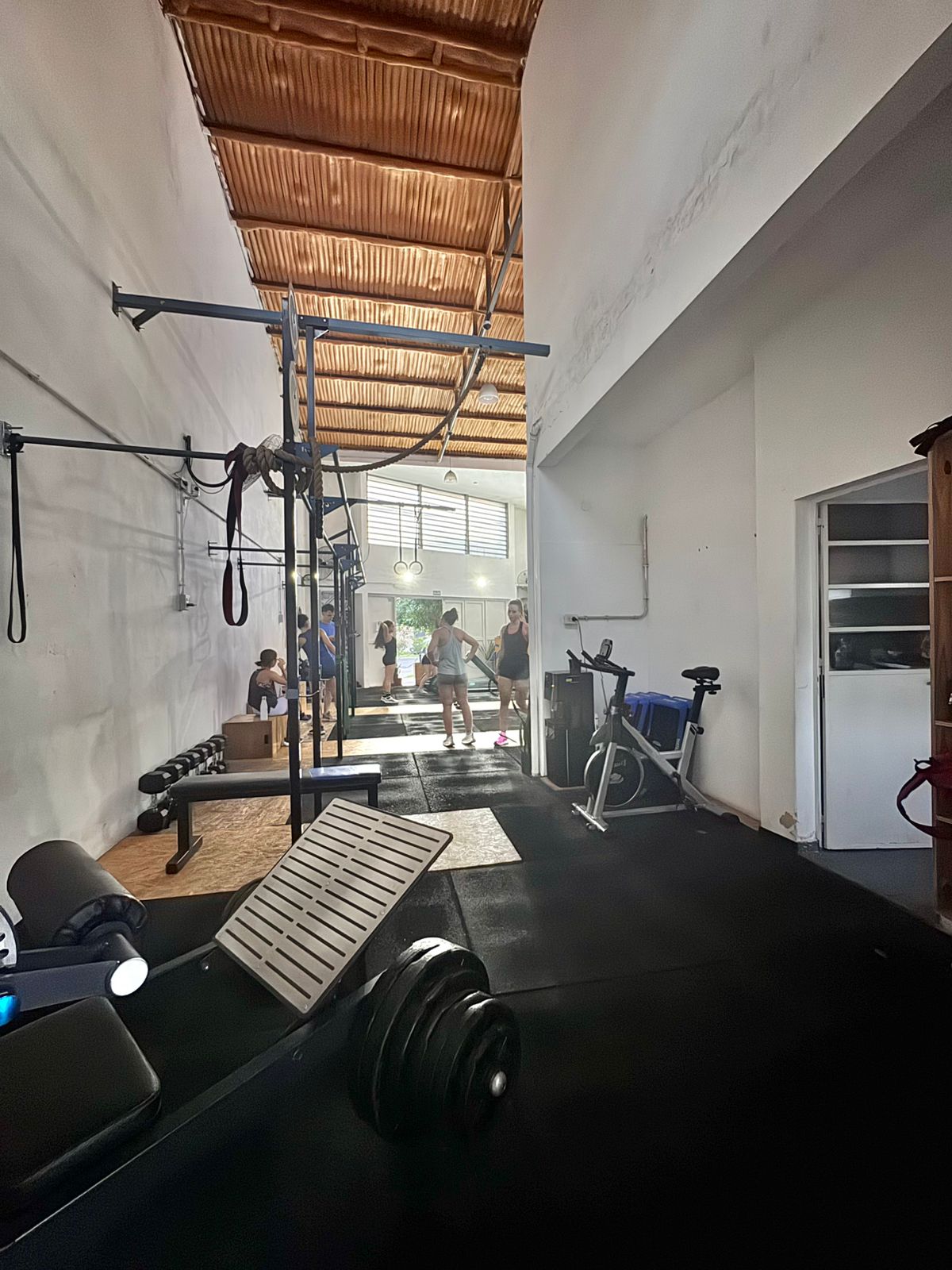 Imagen de la propiedad  VENTA AMPLIO LOCAL / GALPÓN